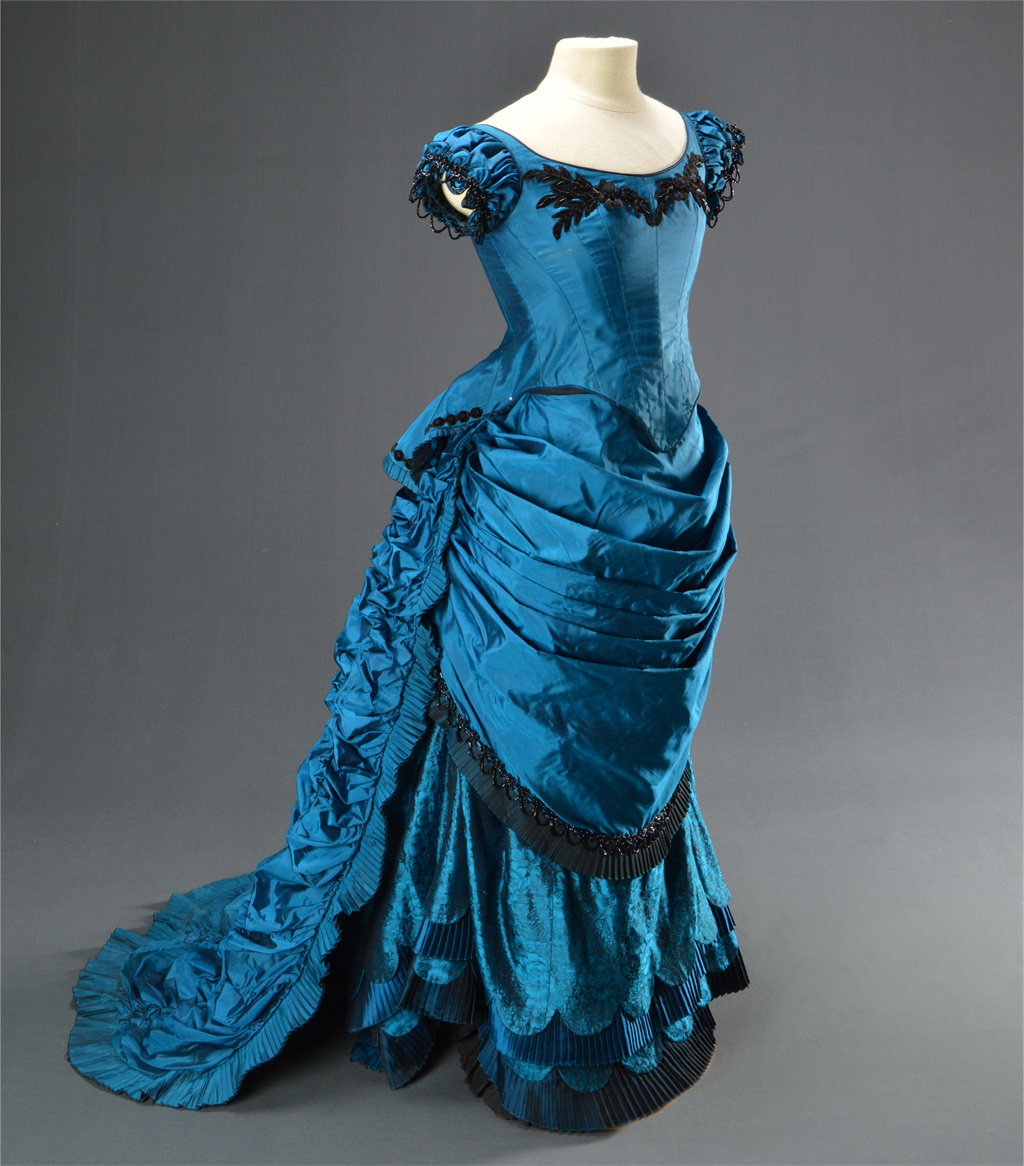 Intervie du film avec le Vampi - Evening Gown avis et prix